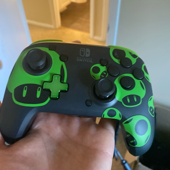 Nintendo switch controller - Picture 2 of 4